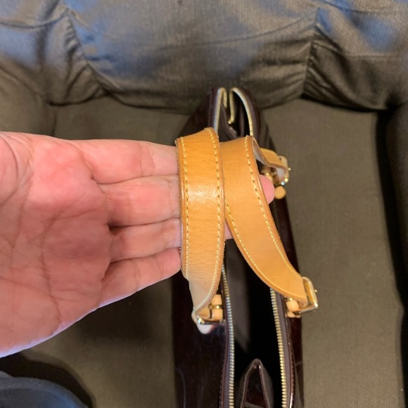 Louis Vuitton Handbag - Picture 8 of 9